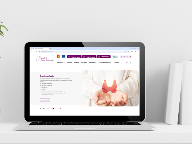 Laptop z otwartą stroną główną Szpitala Czerniakowskiego