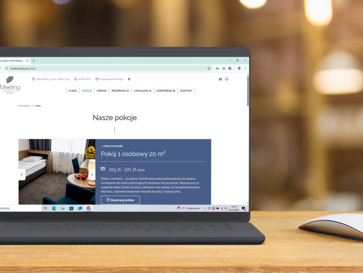 Strona internetowa hotel meeting laptop