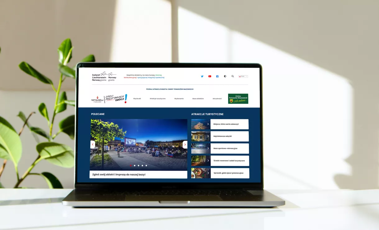 Laptop ze stroną główną Gminy Tomaszów Mazowiecki